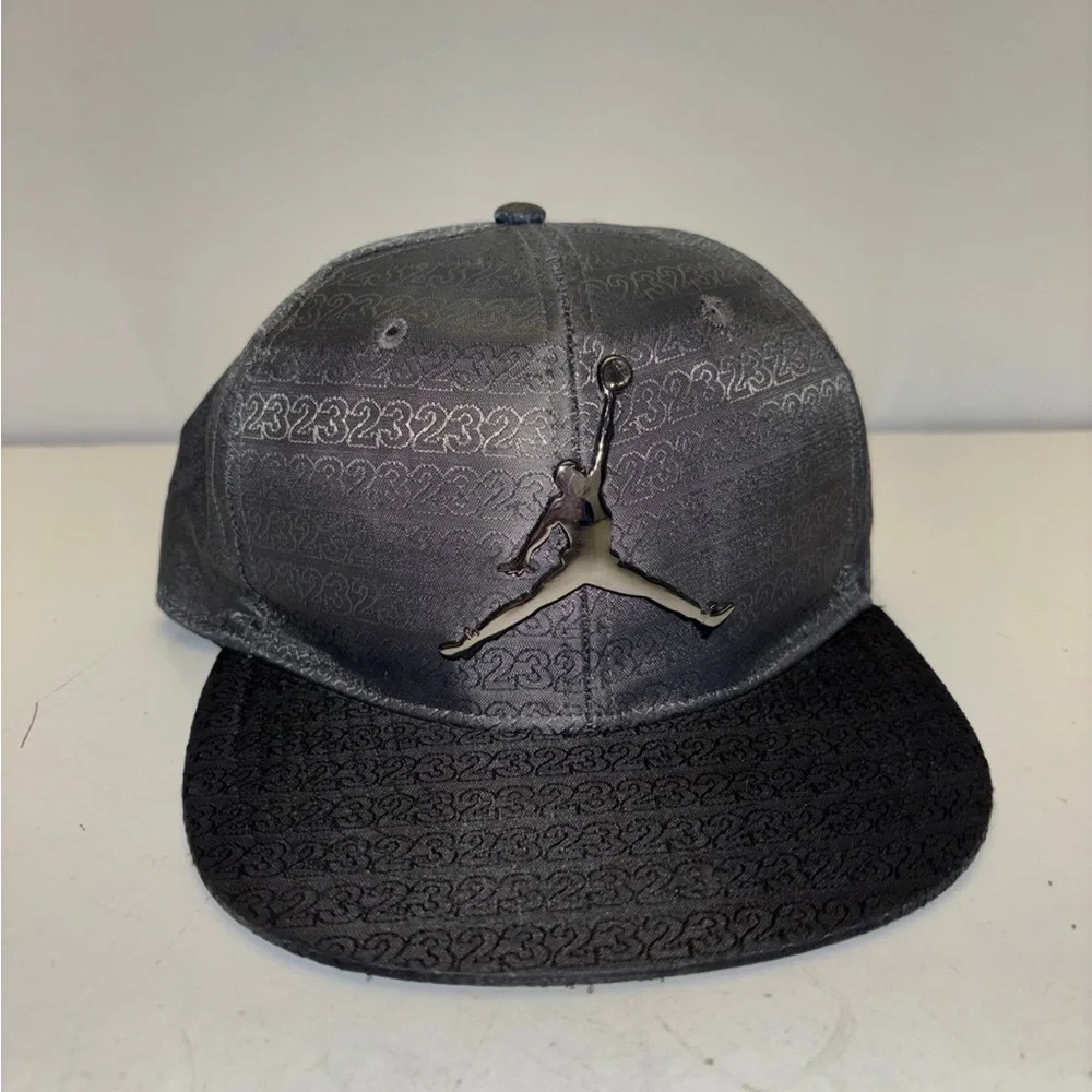 Nike Air Jordan Hat Youth One Size Fits Most Adjustable Snapback Gray / Black